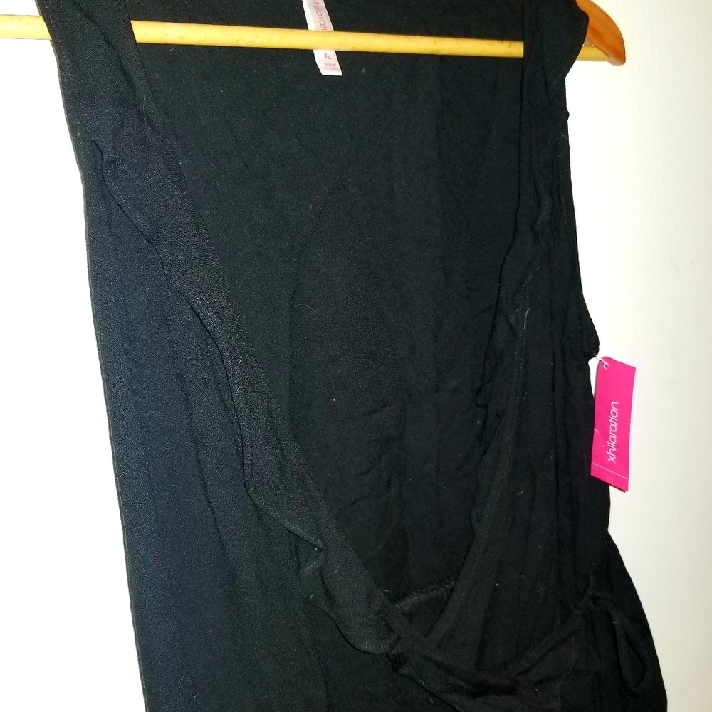 ⭐NWT⭐ Ruffled Wrap Top - Picture 3 of 3